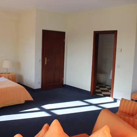 מלון Golf Course Bonn 3*