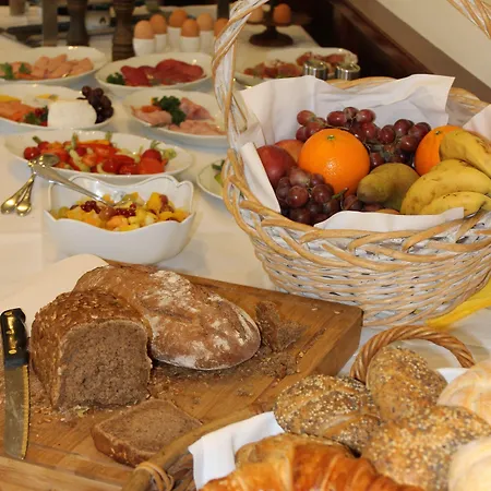 מלון Golf Course Bonn 3*