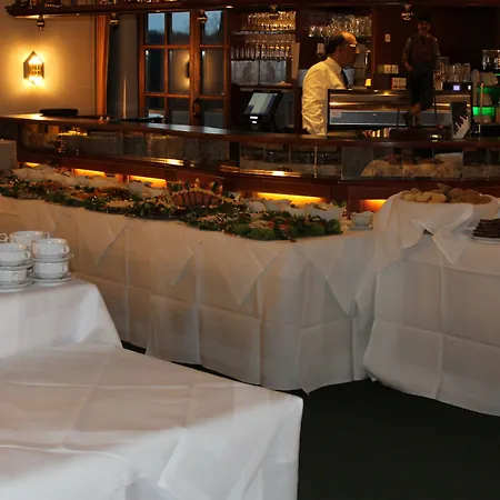 Golf Course Bonn מלון 3*